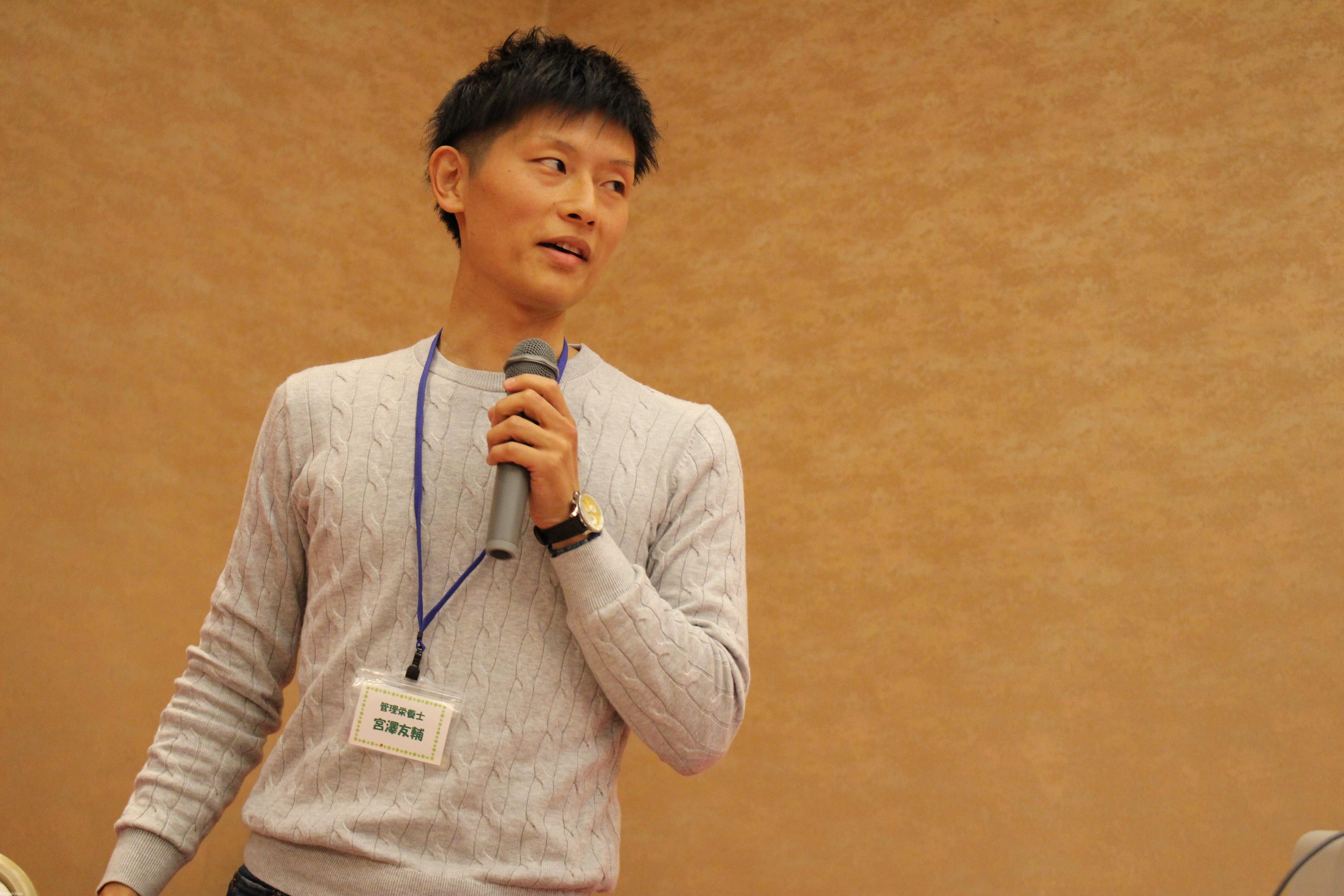 自施設内の講習会でレクチャー中